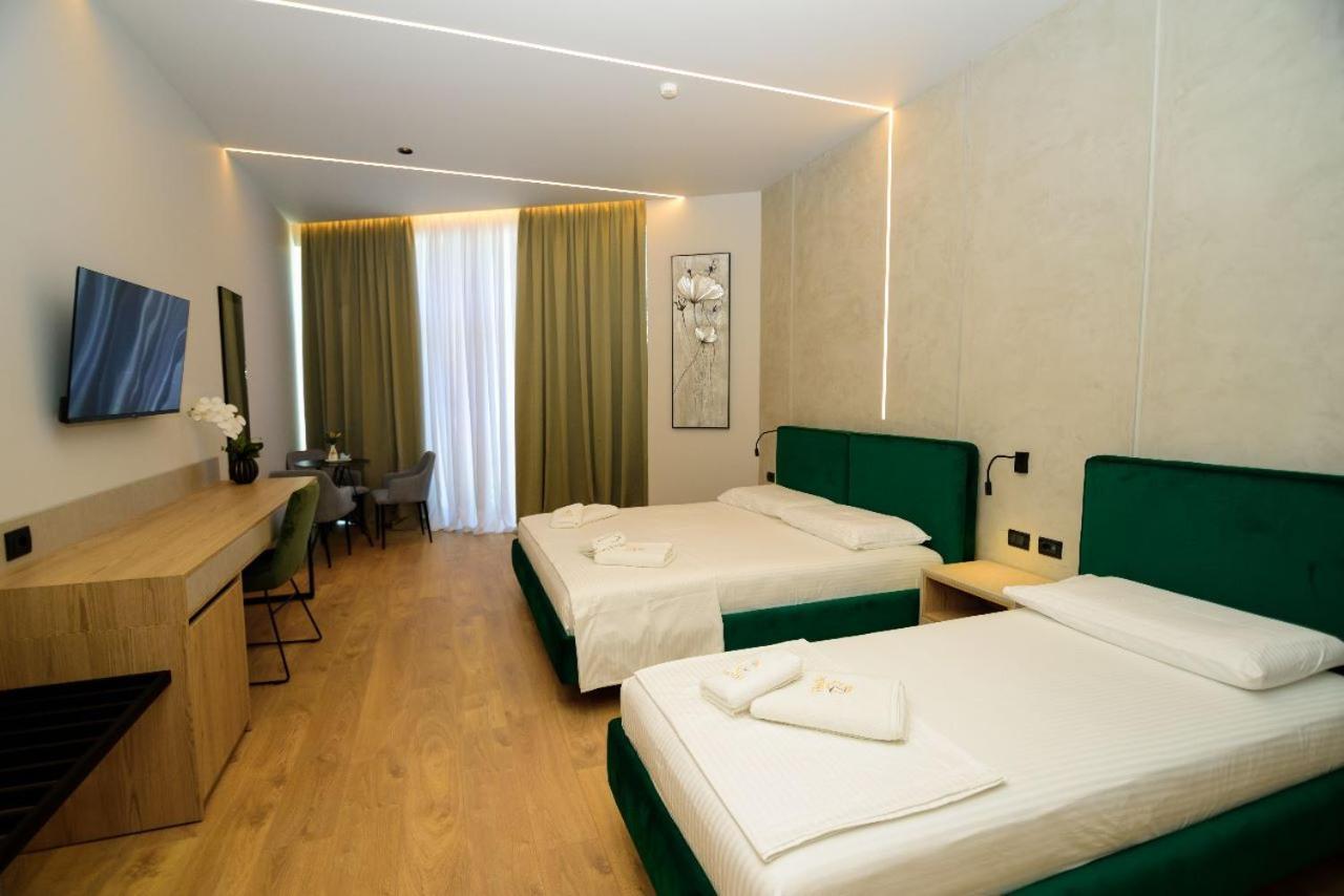 Hotel Zeneli Vlorë Esterno foto