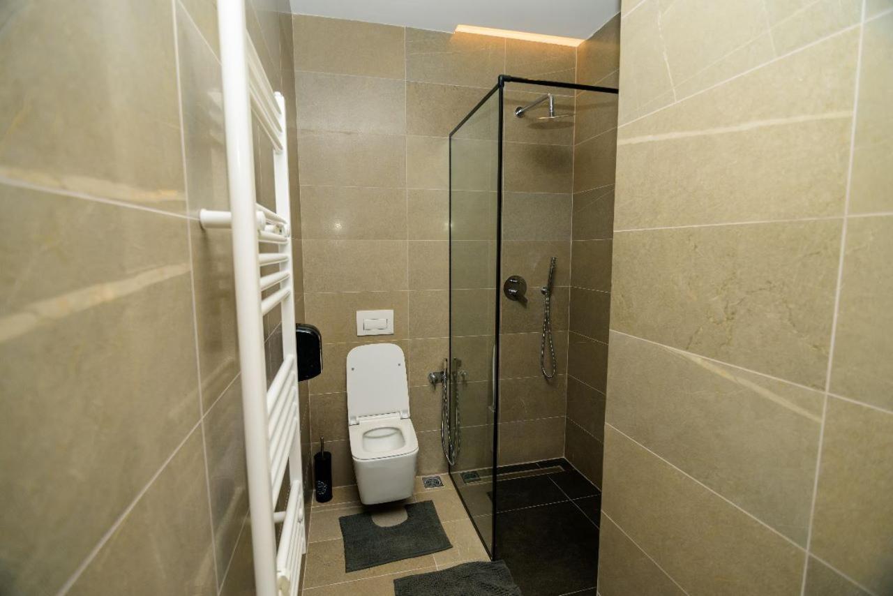 Hotel Zeneli Vlorë Esterno foto