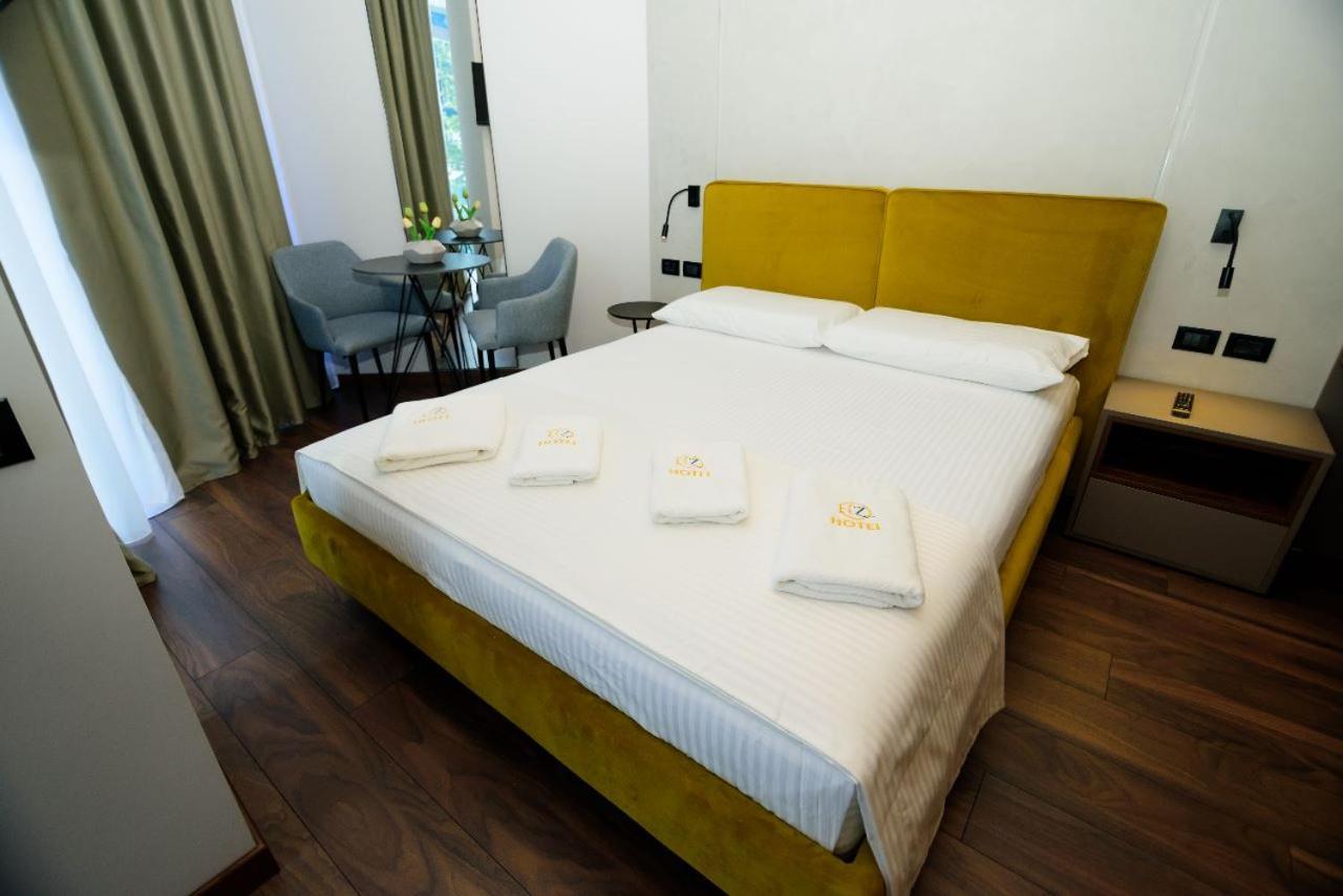 Hotel Zeneli Vlorë Esterno foto