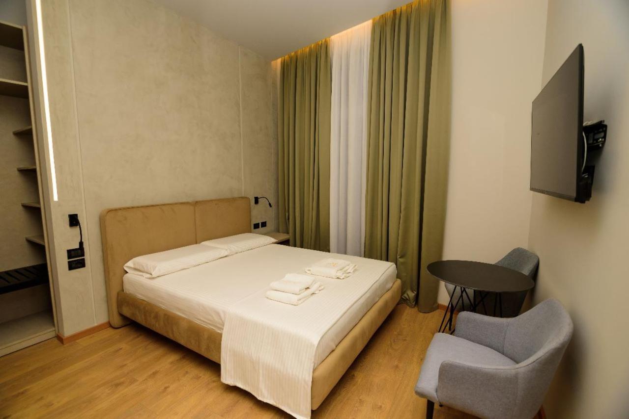 Hotel Zeneli Vlorë Esterno foto