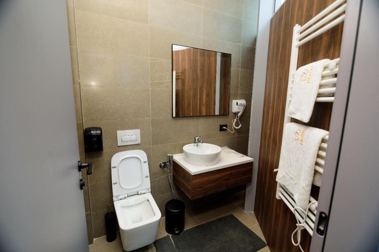 Hotel Zeneli Vlorë Esterno foto