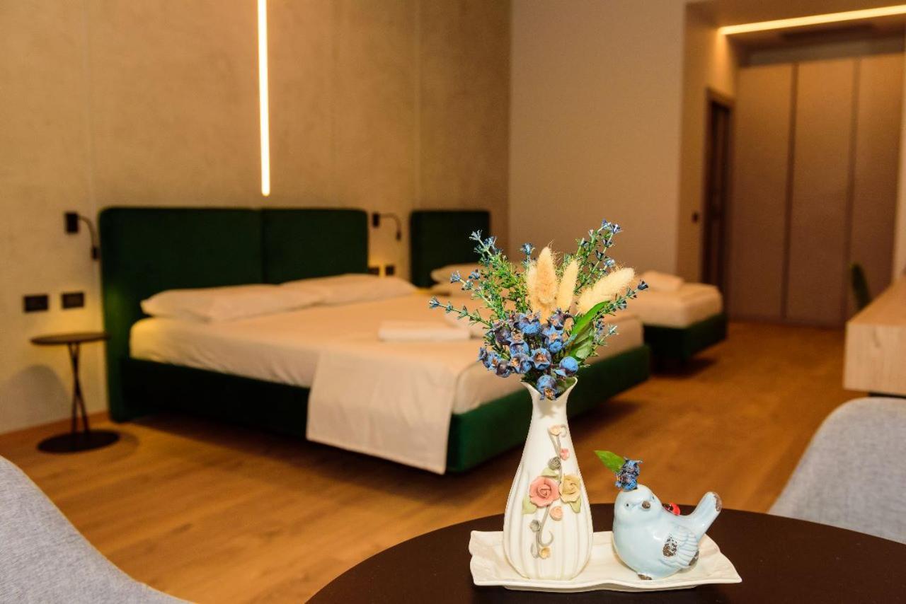 Hotel Zeneli Vlorë Esterno foto
