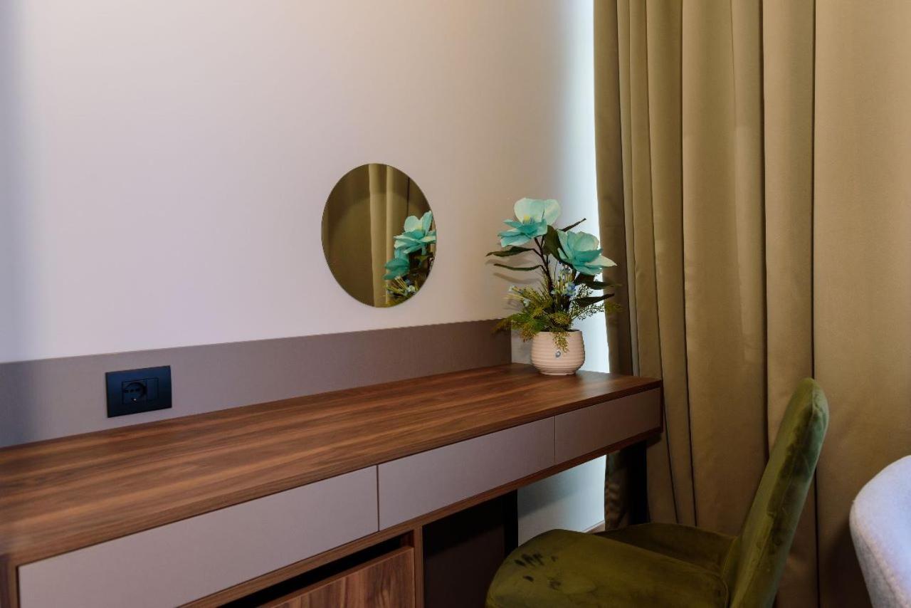 Hotel Zeneli Vlorë Esterno foto